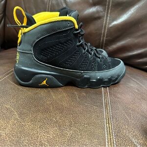 Air Jordan‎ 9 Retro Dark Charcoal University Gold 302359-070 SIZE 5.5Y. EUC